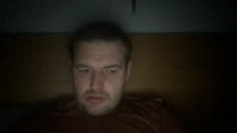 Snapshot of eliot26 chatting on December 19, 9:29 am e26 online show from December 19, 9:29 am