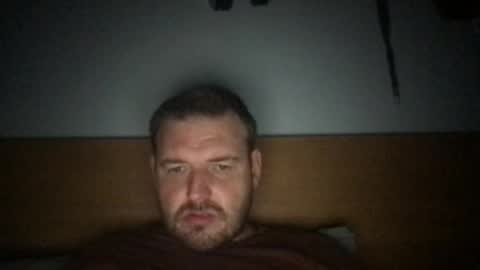 Snapshot of eliot26 chatting on April 15, 7:26 am e26 online show from April 15, 7:26 am