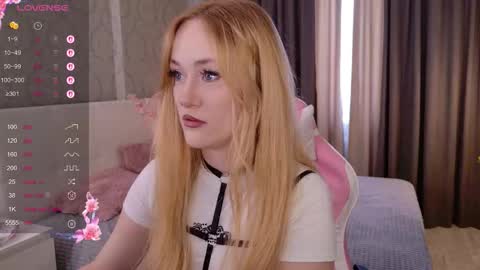 Snapshot of elis_goyard chatting on September 21, 8:49 am Elis online show from September 21, 8:49 am