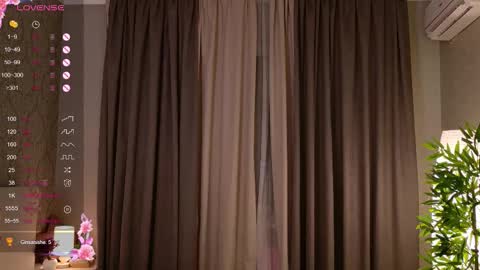 Snapshot of elis_goyard chatting on October 21, 5:02 pm Elis online show from October 21, 5:02 pm