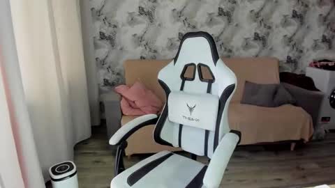 Aletta Oushen online show from September 28, 7:58 am