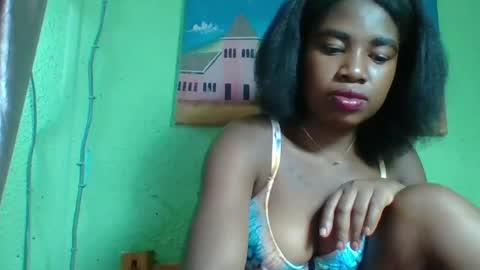 Snapshot of elisabeth2525 chatting on January 6, 9:30 am elisabeth2525 online show from January 6, 9:30 am