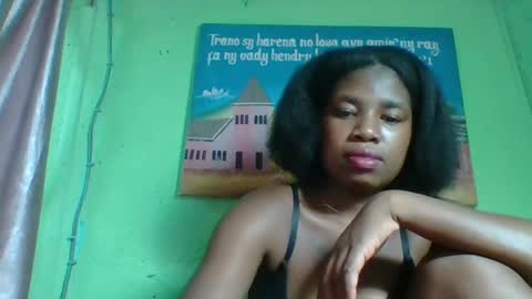 Snapshot of elisabeth2525 chatting on January 6, 10:15 pm elisabeth2525 online show from January 6, 10:15 pm