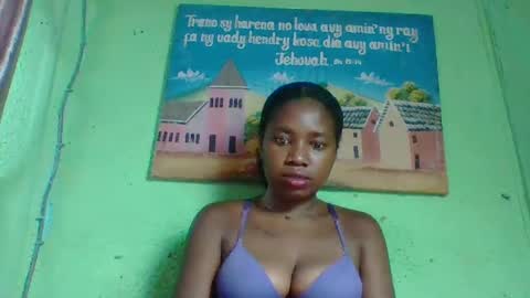 Snapshot of elisabeth2525 chatting on January 7, 10:54 am elisabeth2525 online show from January 7, 10:54 am