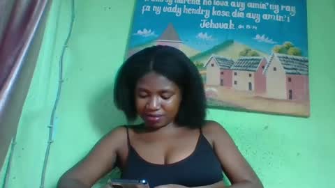 Snapshot of elisabeth2525 chatting on January 8, 9:34 pm elisabeth2525 online show from January 8, 9:34 pm