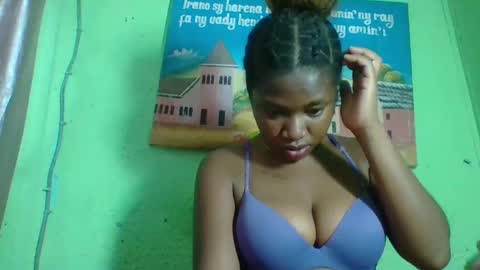 Snapshot of elisabeth2525 chatting on January 14, 10:02 pm elisabeth2525 online show from January 14, 10:02 pm
