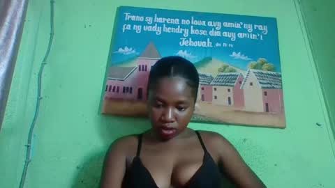 Snapshot of elisabeth2525 chatting on January 16, 11:48 am elisabeth2525 online show from January 16, 11:48 am