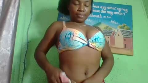 Snapshot of elisabeth2525 chatting on January 18, 7:28 am elisabeth2525 online show from January 18, 7:28 am