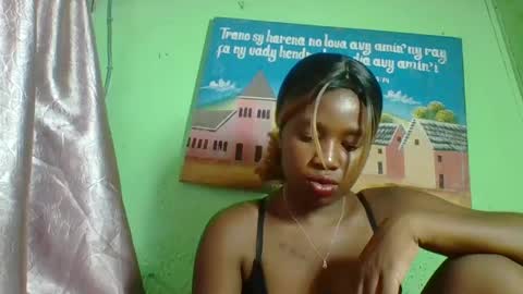 Snapshot of elisabeth2525 chatting on January 19, 9:11 am elisabeth2525 online show from January 19, 9:11 am