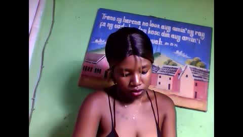 Snapshot of elisabeth2525 chatting on February 1, 7:05 am elisabeth2525 online show from February 1, 7:05 am