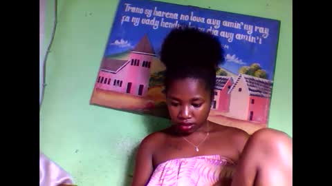 Snapshot of elisabeth2525 chatting on February 6, 8:07 am elisabeth2525 online show from February 6, 8:07 am