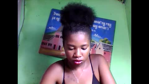Snapshot of elisabeth2525 chatting on February 6, 11:54 am elisabeth2525 online show from February 6, 11:54 am