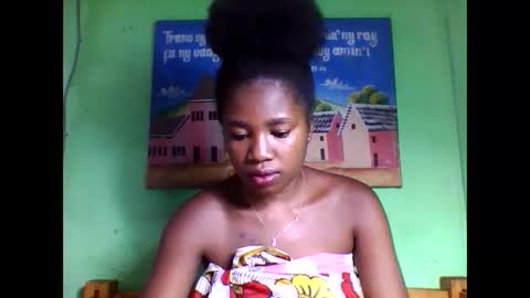 Snapshot of elisabeth2525 chatting on February 8, 3:08 am elisabeth2525 online show from February 8, 3:08 am