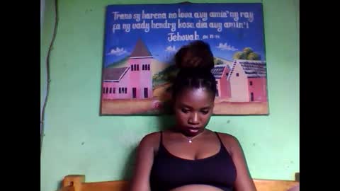 Snapshot of elisabeth2525 chatting on February 8, 10:40 pm elisabeth2525 online show from February 8, 10:40 pm