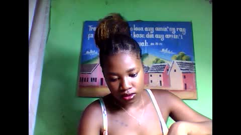 Snapshot of elisabeth2525 chatting on February 9, 10:09 am elisabeth2525 online show from February 9, 10:09 am