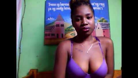 Snapshot of elisabeth2525 chatting on February 10, 9:58 am elisabeth2525 online show from February 10, 9:58 am