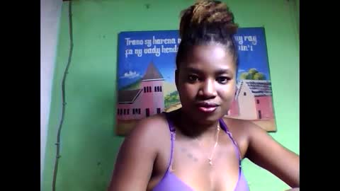 Snapshot of elisabeth2525 chatting on February 10, 2:16 pm elisabeth2525 online show from February 10, 2:16 pm