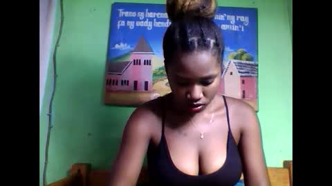 Snapshot of elisabeth2525 chatting on February 11, 8:05 am elisabeth2525 online show from February 11, 8:05 am