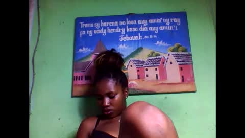 Snapshot of elisabeth2525 chatting on February 12, 12:33 pm elisabeth2525 online show from February 12, 12:33 pm