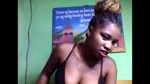 Snapshot of elisabeth2525 chatting on February 12, 8:29 pm elisabeth2525 online show from February 12, 8:29 pm