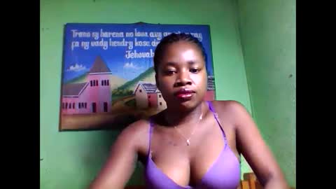 Snapshot of elisabeth2525 chatting on February 14, 2:28 am elisabeth2525 online show from February 14, 2:28 am