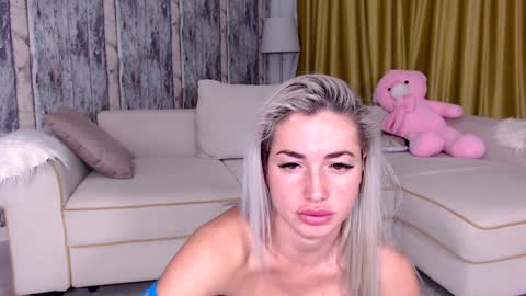 Snapshot of elisabeth_jason chatting on January 20, 4:54 am elisabeth_jason online show from January 20, 4:54 am