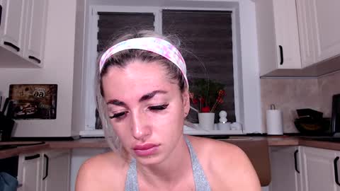 Snapshot of elisabeth_jason chatting on January 24, 4:48 am elisabeth_jason online show from January 24, 4:48 am
