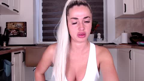 Snapshot of elisabeth_jason chatting on January 27, 6:41 am elisabeth_jason online show from January 27, 6:41 am