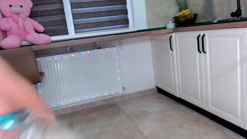 Snapshot of elisabeth_jason chatting on October 28, 8:40 am elisabeth_jason online show from October 28, 8:40 am