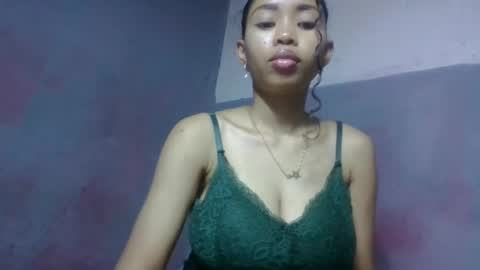 elisabethee online show from April 23, 12:01 am