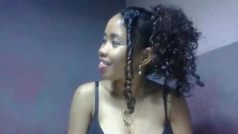 elisabethee online show from April 29, 7:34 am