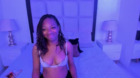 Snapshot of elisabettamonroy chatting on January 14, 5:51 pm elisabettamonroy online show from January 14, 5:51 pm