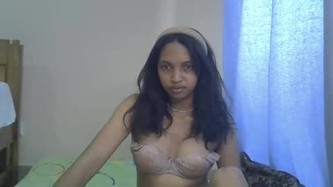 elisah01 online show from March 23, 10:30 am