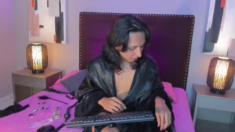 Elisa Sue online show from March 2, 4:03 am