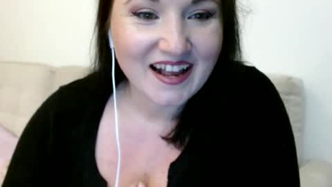 Snapshot of elise_bliss69 chatting on October 13, 7:14 pm elise_bliss69 online show from October 13, 7:14 pm