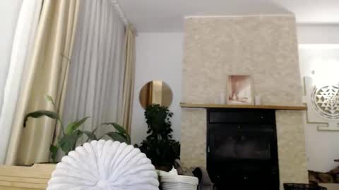 Snapshot of elise_bliss69 chatting on November 22, 5:23 pm elise_bliss69 online show from November 22, 5:23 pm