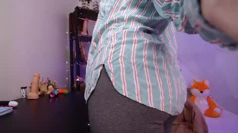 elise_nyx online show from May 12, 11:40 am