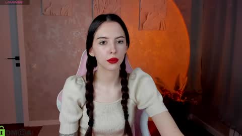 Elise online show from May 20, 5:30 pm