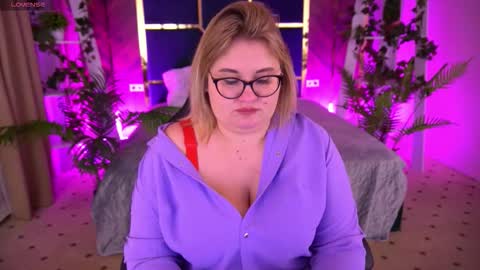 elise_ryen online show from February 4, 8:20 am