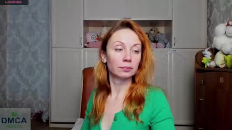 Snapshot of elisefoxy chatting on February 19, 6:22 am Elise online show from February 19, 6:22 am