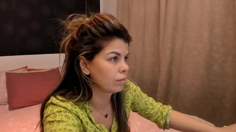 Elly online show from April 3, 8:18 pm