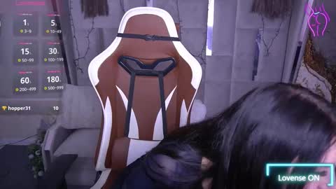 elisevelour online show from February 10, 2:10 pm