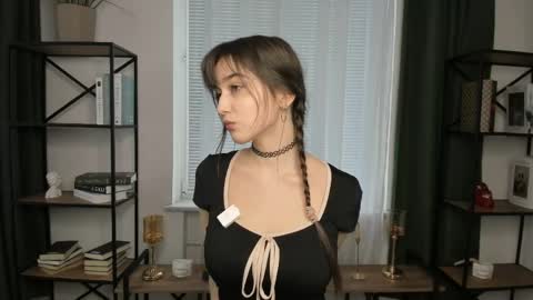 Elis online show from April 2, 8:12 am