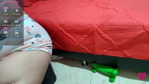 Snapshot of elisuarez_ chatting on October 6, 4:10 am Eliss online show from October 6, 4:10 am