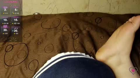 Snapshot of elisuarez_ chatting on October 17, 6:05 am Eliss online show from October 17, 6:05 am