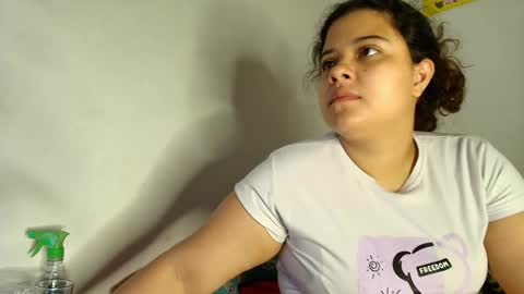 Snapshot of elisuarez_ chatting on October 27, 7:34 am Eliss online show from October 27, 7:34 am