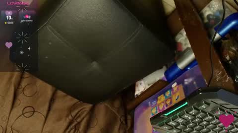 Snapshot of elisuarez_ chatting on November 2, 6:16 am Eliss online show from November 2, 6:16 am