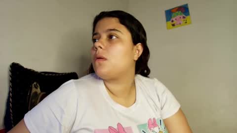 Snapshot of elisuarez_ chatting on December 2, 7:03 am Eliss online show from December 2, 7:03 am