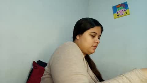 Snapshot of elisuarez_ chatting on December 17, 7:58 am Eliss online show from December 17, 7:58 am