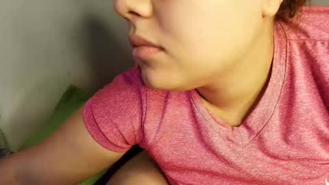 Snapshot of elisuarez_ chatting on December 20, 10:11 am Eliss online show from December 20, 10:11 am